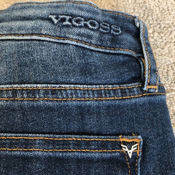 Vigoss Sz 28 Jagger Bootcut Jeans. Medium wash w/factory wiskering on front - Picture 7 of 11